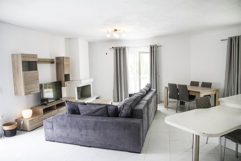 Iridanos Apartments สเกียธอสทาวน์ ภายนอก รูปภาพ